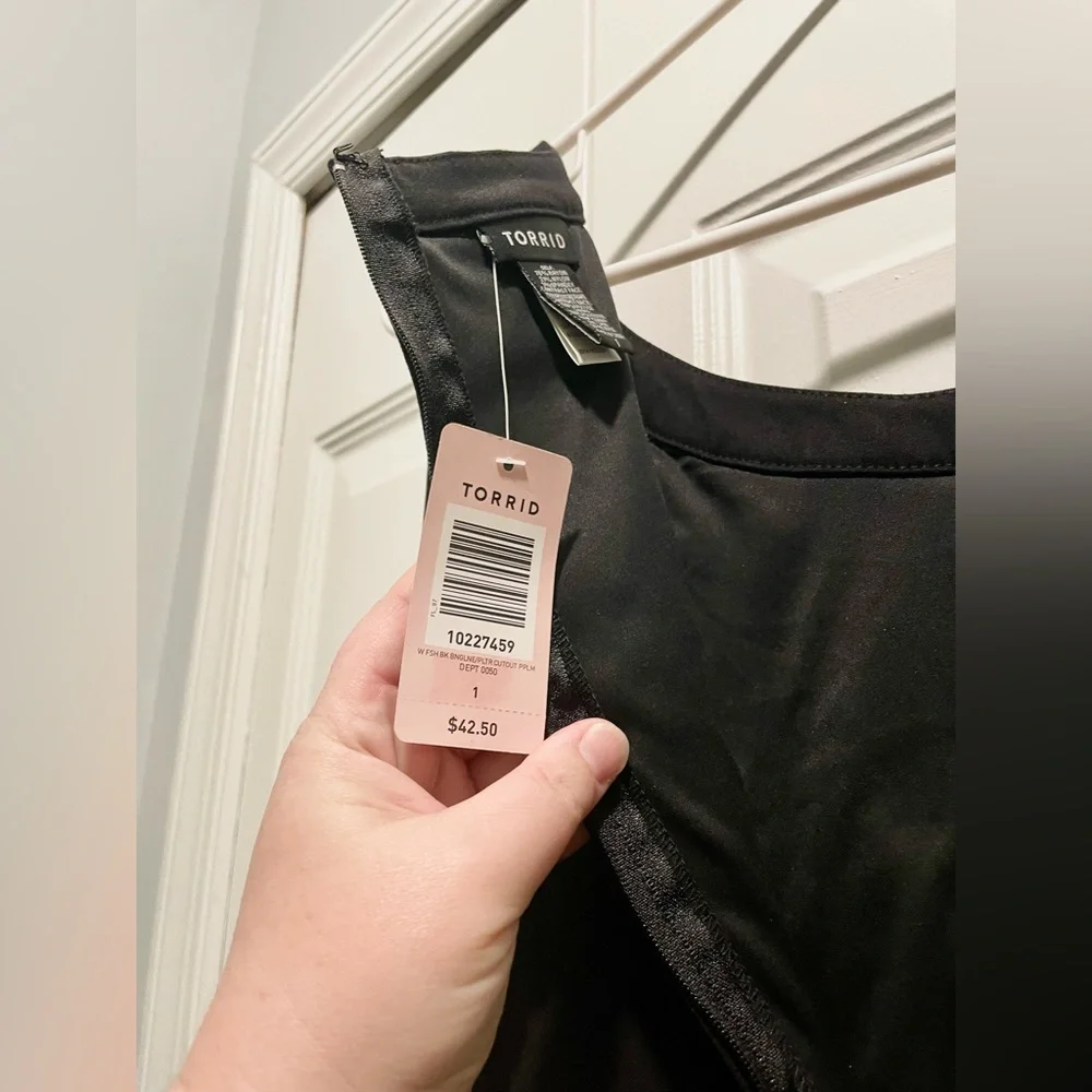 Torrid Peplum Blouse Pleather & Cut Out Details Size 1 - 2014 Holiday - BNWT - Picture 6 of 9